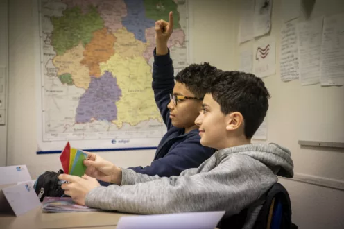 photo de 2 élèves du collège Pablo Neruda à Grigny (Essonne)